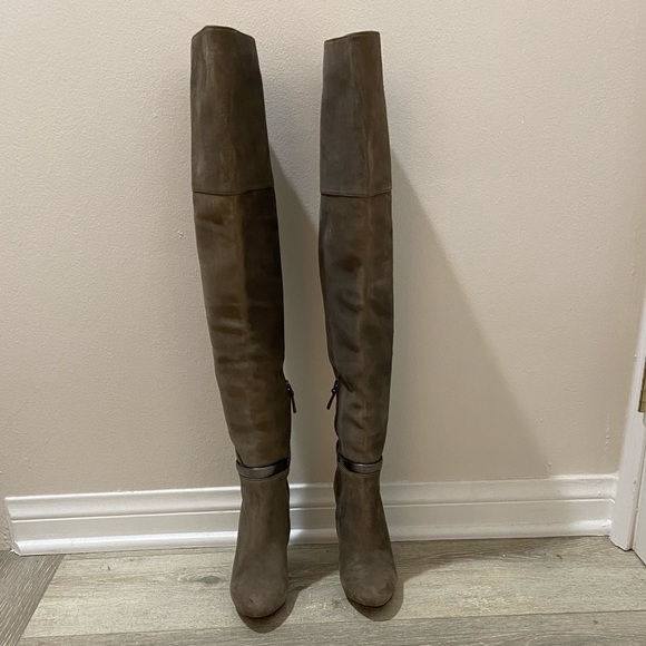 Fendi over the knee suede boots - Picture 3 of 6